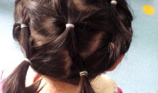 小学生流行起盘头 小学生流行起盘头